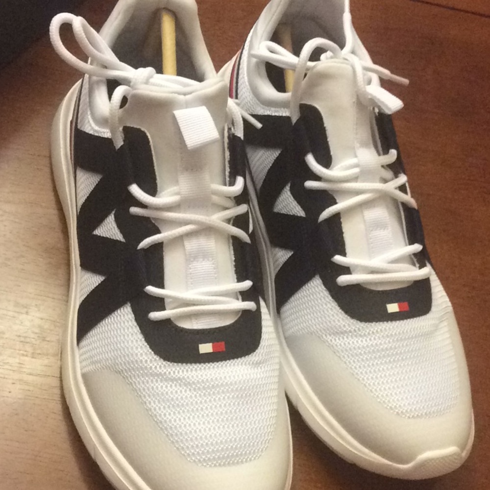 Free Shipping!!!Tommy Hilfiger Sneakers